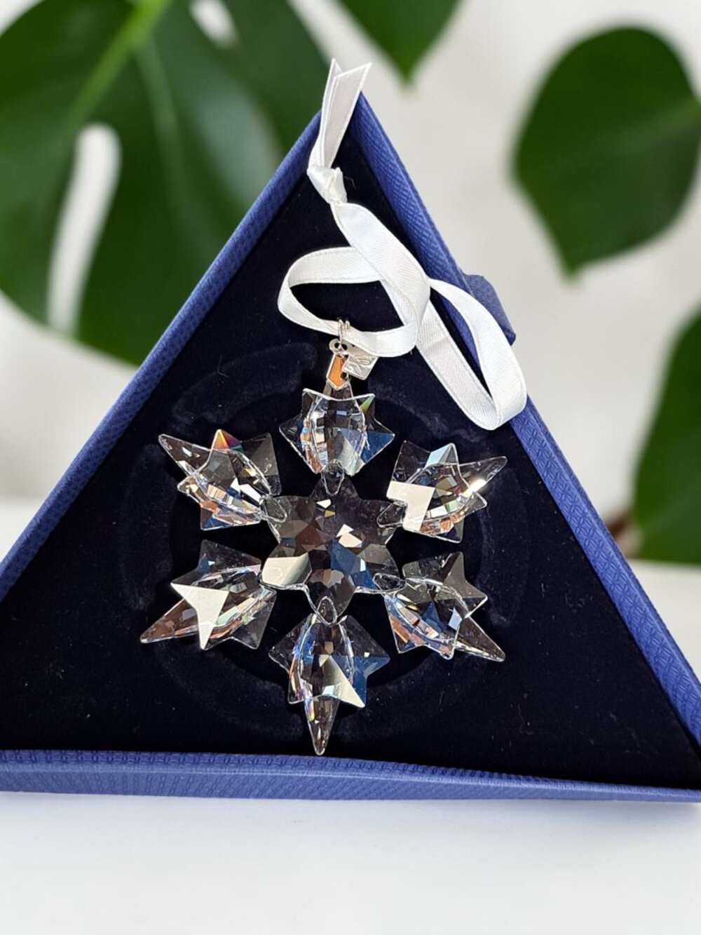Swarovski 2010 Annual Large Snowflake Ornament - Picture 4 of 11